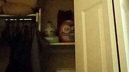 嘿 mollyjanexxx，还在后台玩那些天然巨乳吗？2024年8月15日？