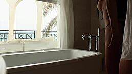 捡到法国黑发美女 街头狂野操穴