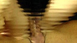 黑发美女穿红蕾丝接大黑屌