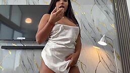 I Want to Bang This Seductive Chick!