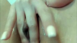 巨乳18+少女近拍扣光屄喷水