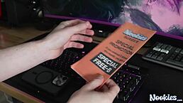 熟女孕育06 热辣熟女渴望futa尿在蒸汽淋浴中