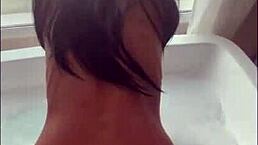 捡到法国黑发美女 街头狂野操穴