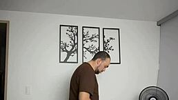 Passei Batom Vermelho Para Chupar O Pau Do Meu Melhor Amigo