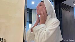 清晨在豪华游艇上自慰，还带脏话公开调情