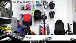 脱衣搜身戳穿18+少女谎言，粗暴后入收场 - LifterX