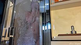 清晨在豪华游艇上自慰，还带脏话公开调情