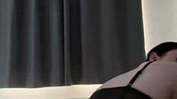 继女在继父隔壁自慰，英国家里紧张氛围高涨