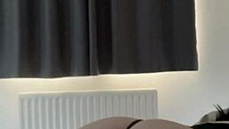 继女在继父隔壁自慰，英国家里紧张氛围高涨