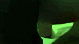 Melissa Lauren一边盯着黑屌一边猛吸