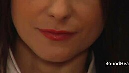 感性女同夫人被奴隶手指搞到呻吟。高潮超激烈！