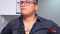 jefa de grandes tetas se come la verga de su mozo y ruega por su leche