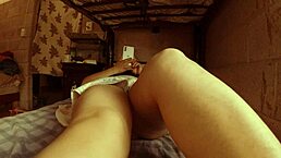 看看我辣妹拉丁表妹的美腿——偷窥裙底超正点，对吧？