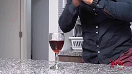 jefa de grandes tetas se come la verga de su mozo y ruega por su leche