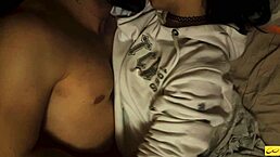 热吻点燃大奶头高潮和大奶舔舐动作