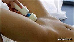 两个女同女友用振动棒和假屌自慰