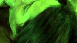 Esposa goza na rola enorme do negão super dotado e o corno ainda grava