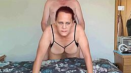 出轨老婆电话里被邻居猛干！