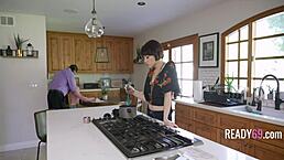 嘿，我们开放继家庭为啥这么随便分享身体不害臊？