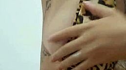 you're so horny, come cum on my tits and armpits in this exhibitionist flash.