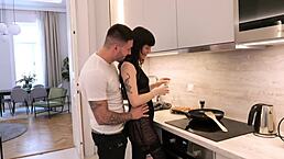 Doble penetración a Mia Stone con dos pollas apretadas