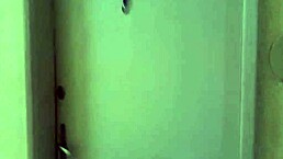 O TÉCNICO VEIO ARRUMAR A MÁQUINA MAS NÃO RESISTIU E COMEU A CLIENTE TARADA!