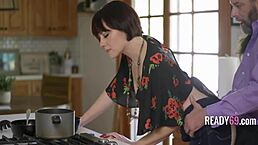 嘿，我们开放继家庭为啥这么随便分享身体不害臊？