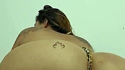 you're so horny, come cum on my tits and armpits in this exhibitionist flash.