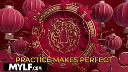 继子跟裸体继母的禁忌欲望暴露一个月