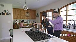 嘿，我们开放继家庭为啥这么随便分享身体不害臊？