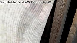 抓到继姨自慰 看她高潮喷水