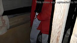 抓到继姨自慰 看她高潮喷水