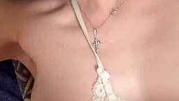 Worshiping her armpits in the bedroom with lipstick and braces