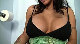 Jenna Presley Works As Waitress Taking Constant Piss Breaks