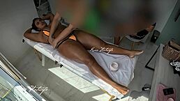 Brazilian wife teases massagista with bikini and pussy