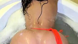 Increíble Sexo Romántico en Jacuzzi, Me Llena de Semen la Cara! 😘