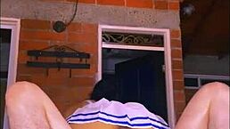 Maria的害羞拉丁室友保持距离。那晚她们的激情性爱改变了这一切