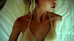 惊艳热带亚洲金发被狗爬式猛干！