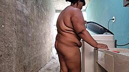 Madrasta Gets a Huge Facial from Stepson in Backyard! 😲