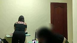 用脏话挑逗我大屁股女仆的会话