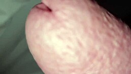 我哥哥喜欢被看着撸他巨大的鸡巴，呻吟着撞床... 性感家伙对着镜子猛射！