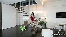 娇小妹子的紧致洞被猛干