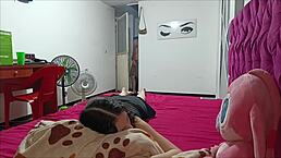 抓到性感哥伦比亚继妹床上骚就狠操