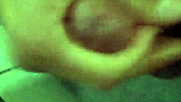 详细鸡巴按摩会话带激烈抚摸动作