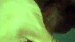 详细鸡巴按摩会话带激烈抚摸动作