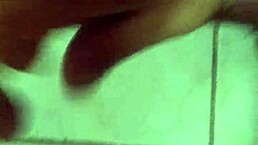 详细鸡巴按摩会话带激烈抚摸动作