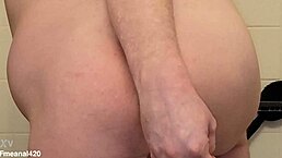 sticking a water bottle and dildos in my ass for dirty fun 😈