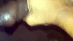 una mamada rápida en el baño abandonado