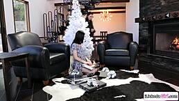 女同熟女问：“想看我指奸我18+继女吗？”