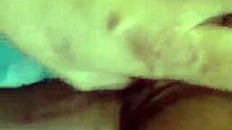 la modelo latina omy estalla en un orgasmo intenso gritando de placer al recibir una gran verga